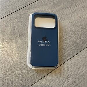 Apple iPhone 17 Pro Silicone Cover - Navy